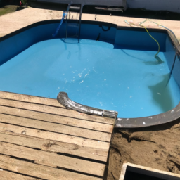 Accessoires indispensables pour l'entretien de votre piscine : produits et outils Ris-Orangis